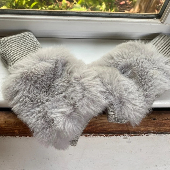 Jocelyn Grey  Faux Fur Fingerless Gloves - Picture 7 of 8